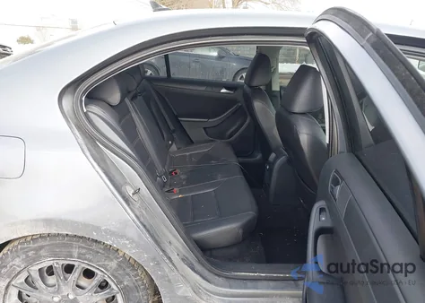 2014 Volkswagen Jetta 1.8T Se z USA, uszkodzony, nr VIN 3VWD17AJ2EM284778